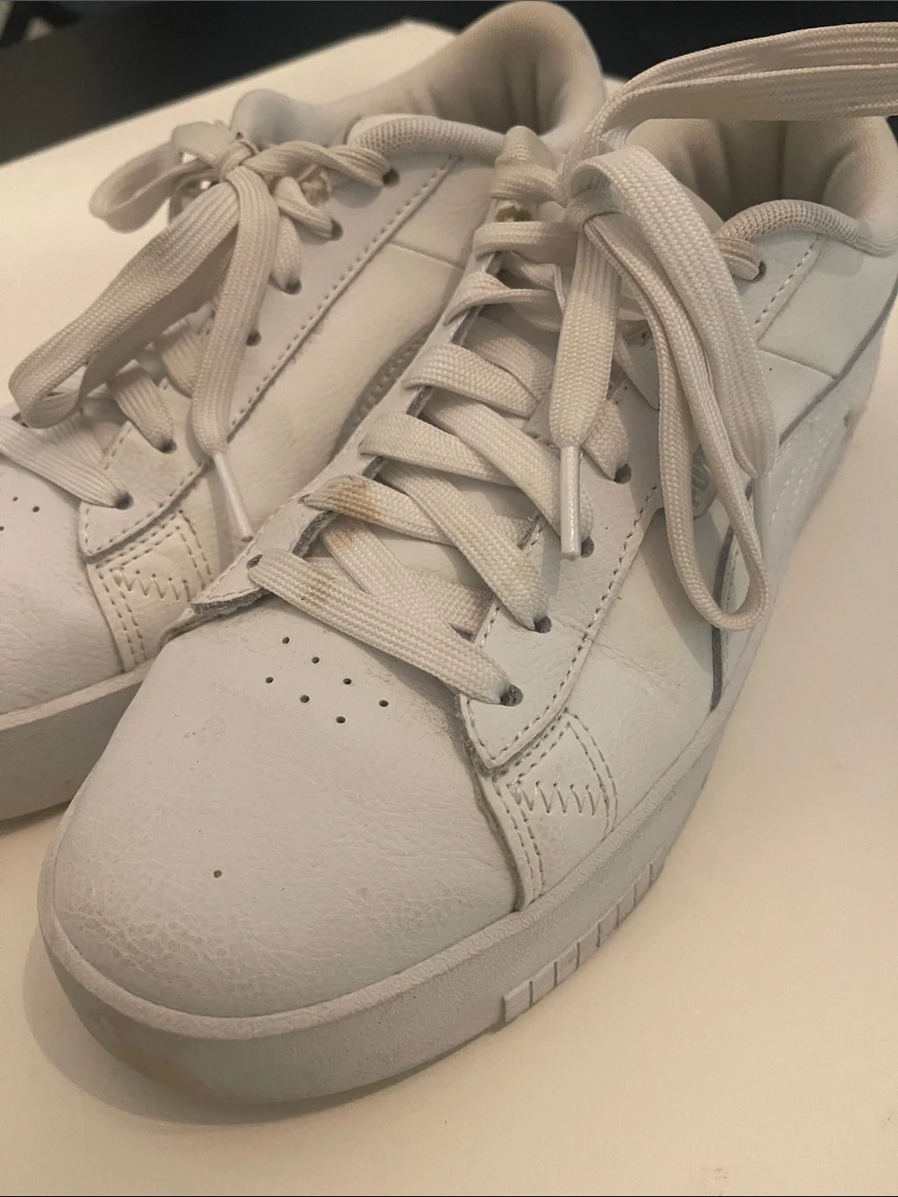 Women’s Classic White Leather Sneakers puma brand size 8.5